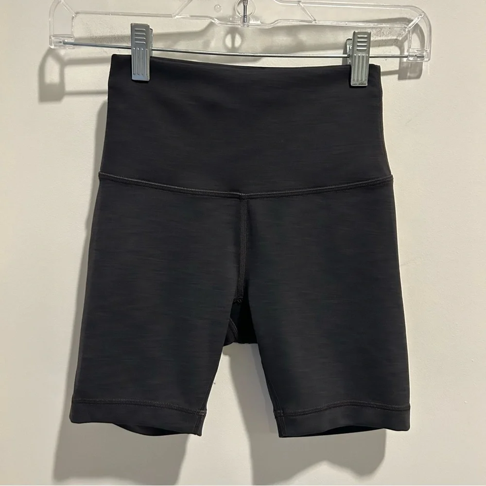 Lululemon Wunder Train High-Rise Short 6” in Heathered Graphite Grey Size 2